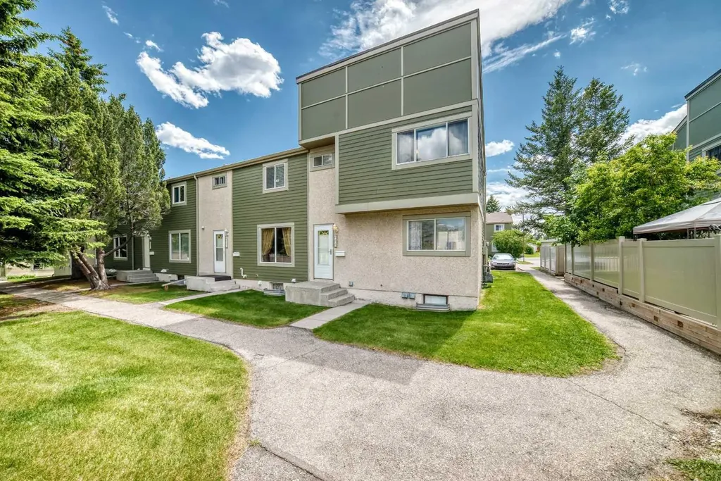406 Blackthorn Road NE Calgary AB T2K 1K5