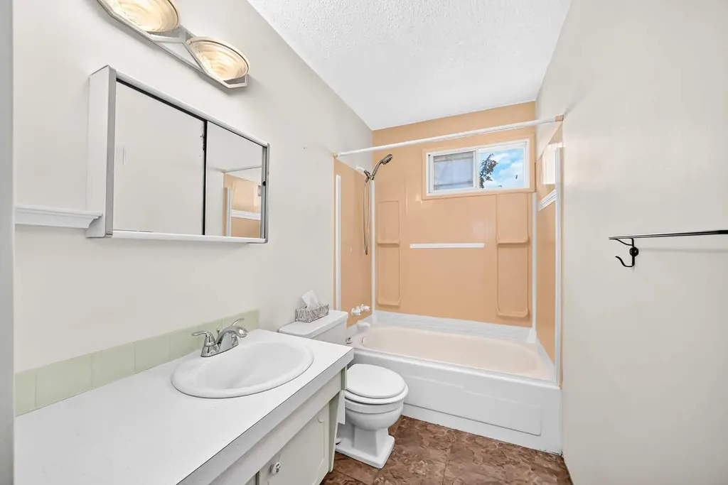 406 Blackthorn Road NE Calgary AB T2K 1K5