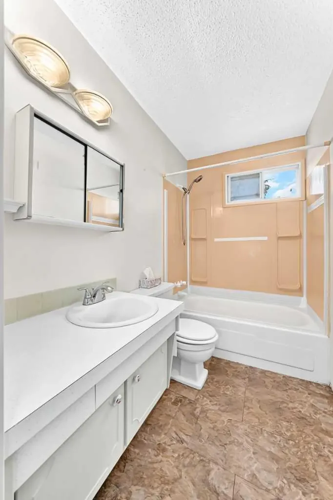 406 Blackthorn Road NE Calgary AB T2K 1K5