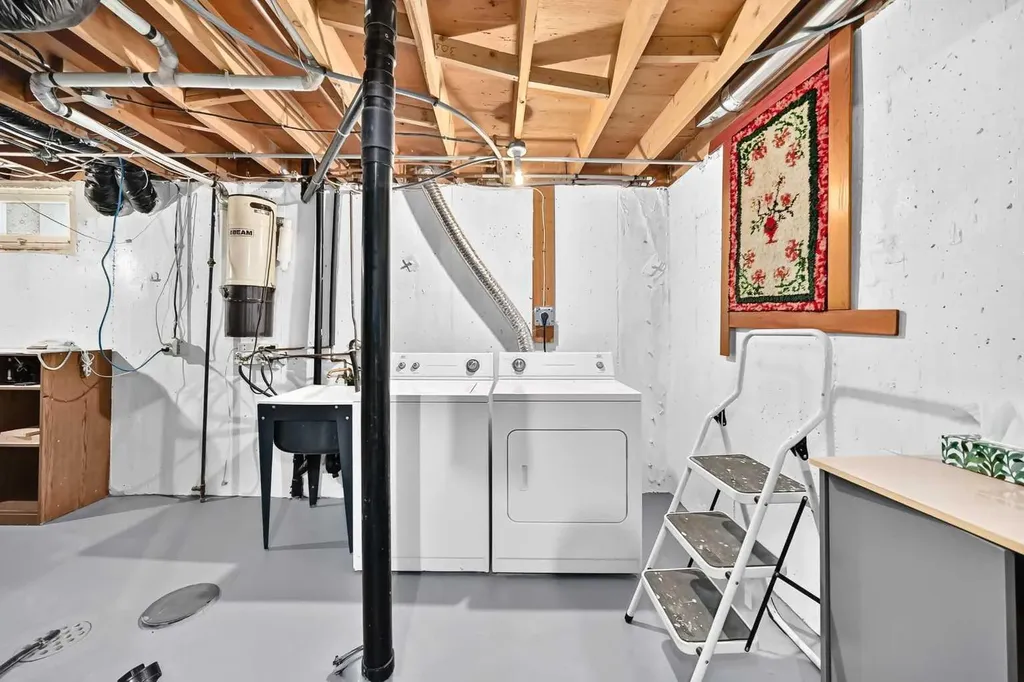 406 Blackthorn Road NE Calgary AB T2K 1K5
