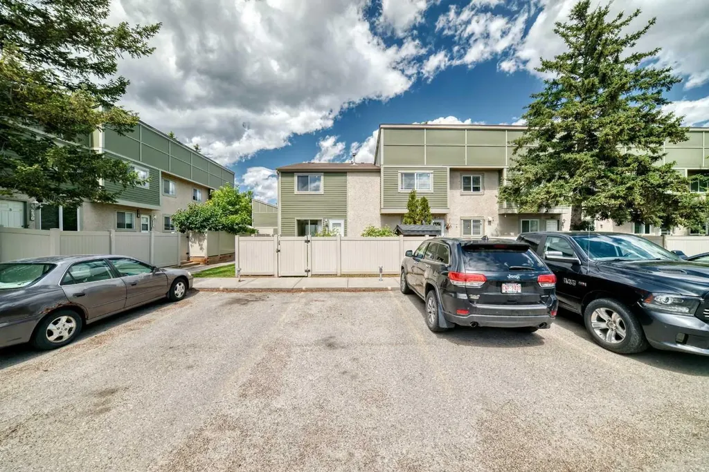 406 Blackthorn Road NE Calgary AB T2K 1K5