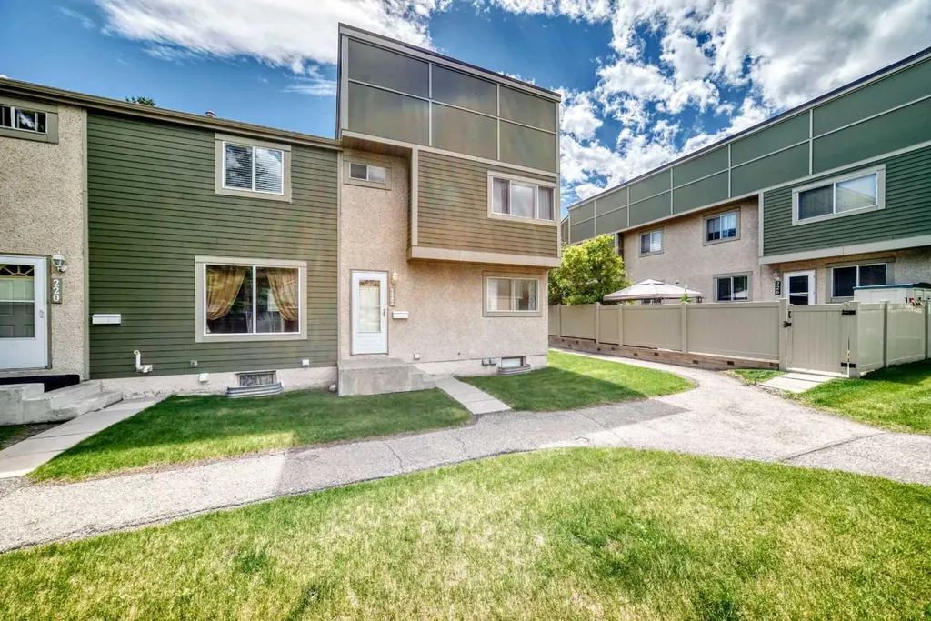 406 Blackthorn Road NE Calgary AB T2K 1K5