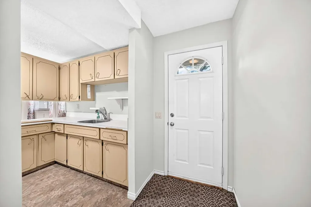 406 Blackthorn Road NE Calgary AB T2K 1K5