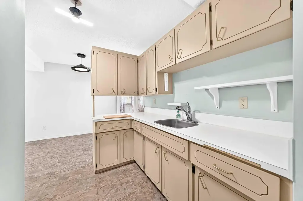 406 Blackthorn Road NE Calgary AB T2K 1K5