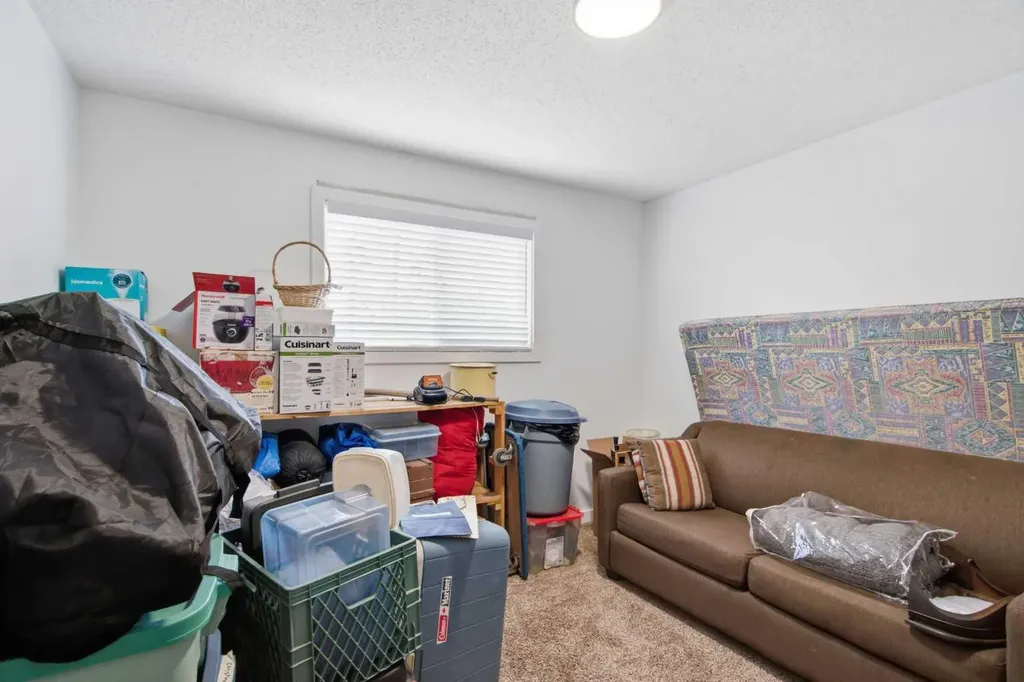 196 Gordon Drive SW Calgary AB T3E 3W6