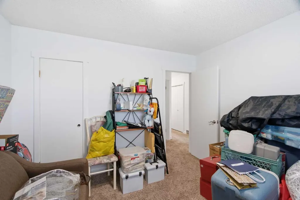 196 Gordon Drive SW Calgary AB T3E 3W6