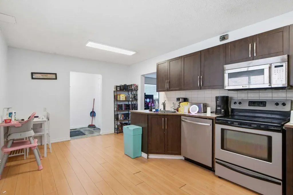 196 Gordon Drive SW Calgary AB T3E 3W6