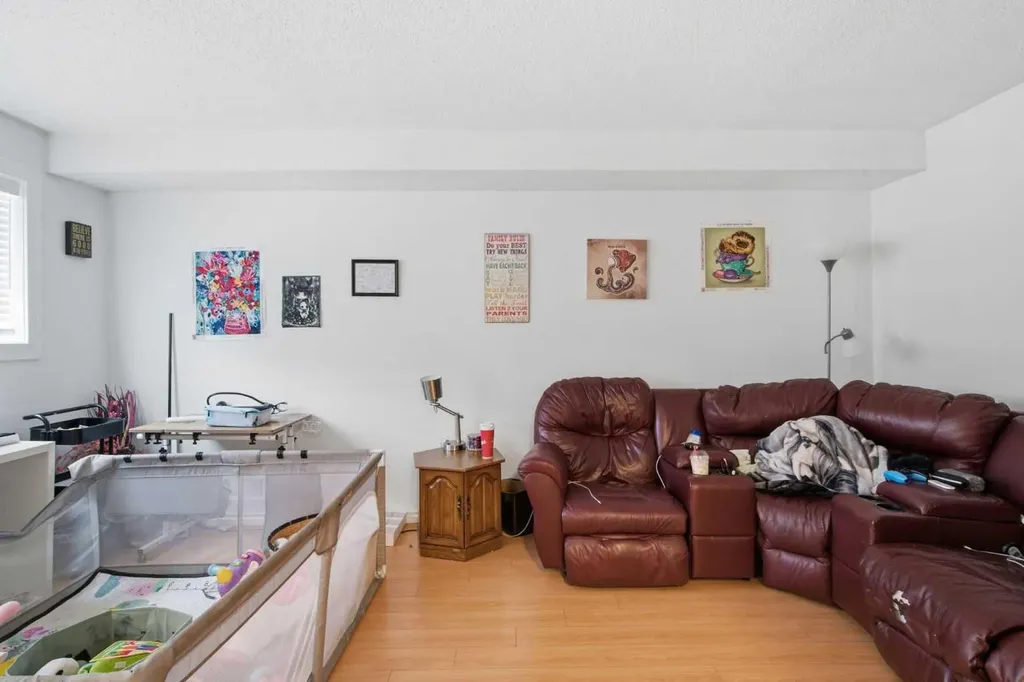 196 Gordon Drive SW Calgary AB T3E 3W6