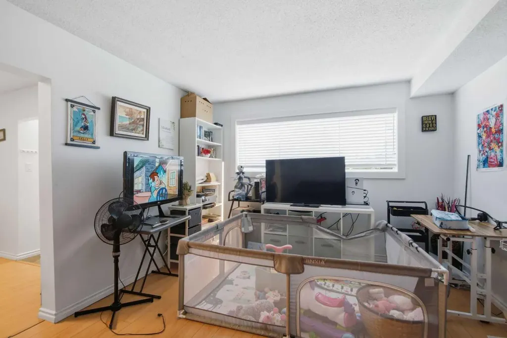 196 Gordon Drive SW Calgary AB T3E 3W6
