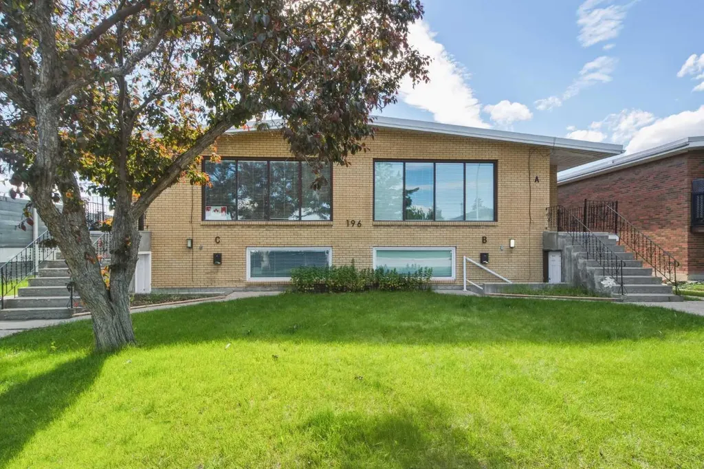 196 Gordon Drive SW Calgary AB T3E 3W6