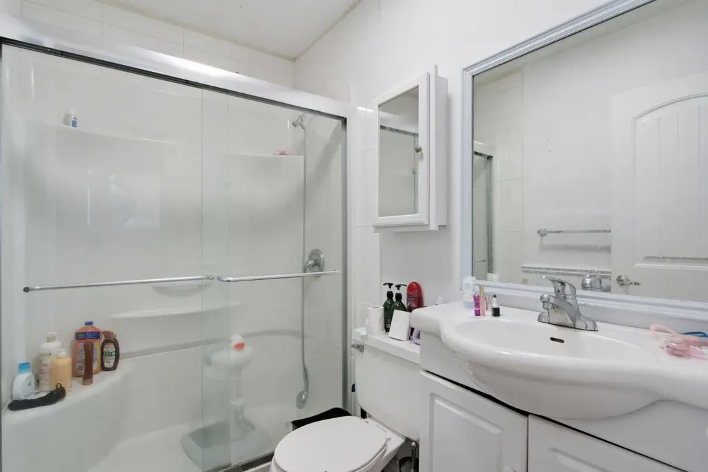 196 Gordon Drive SW Calgary AB T3E 3W6