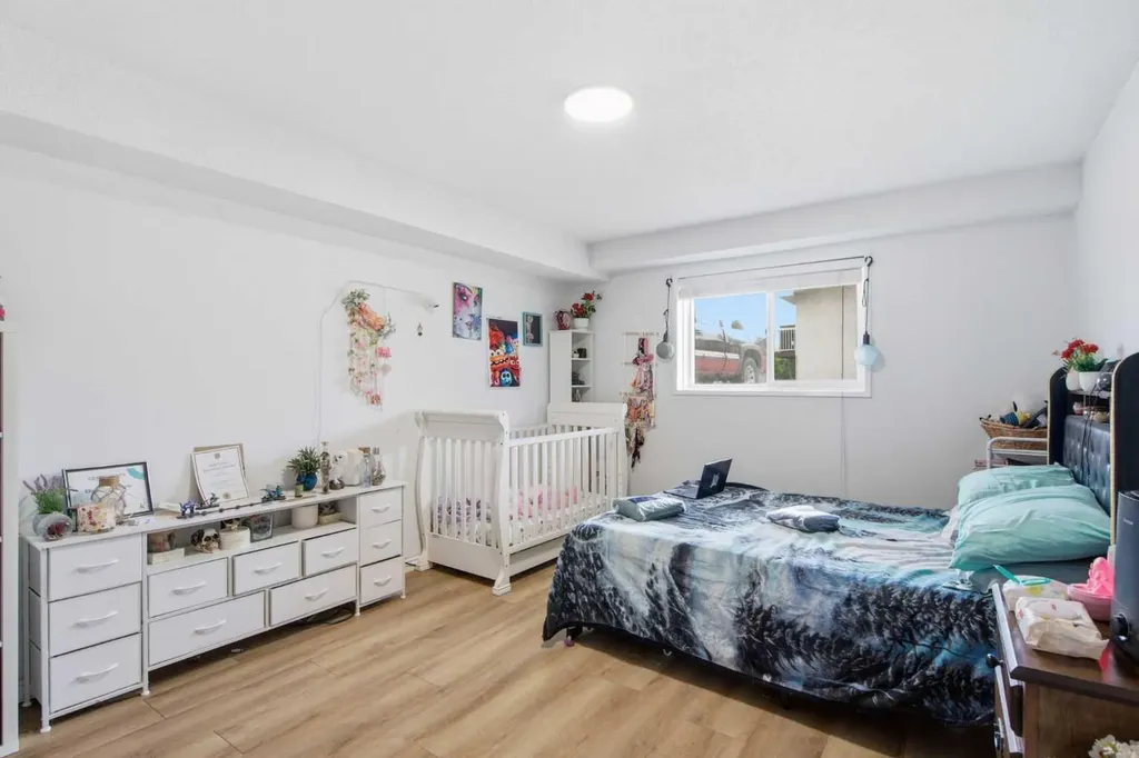 196 Gordon Drive SW Calgary AB T3E 3W6
