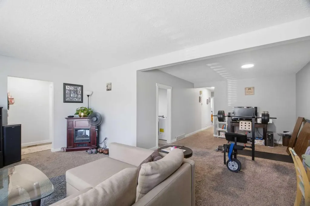 196 Gordon Drive SW Calgary AB T3E 3W6