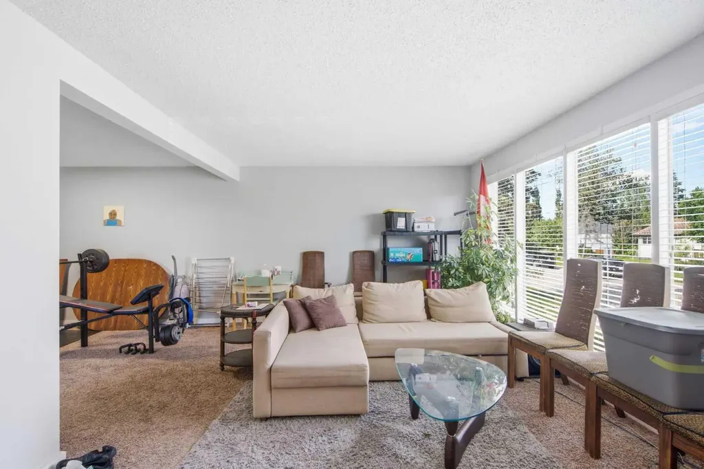 196 Gordon Drive SW Calgary AB T3E 3W6