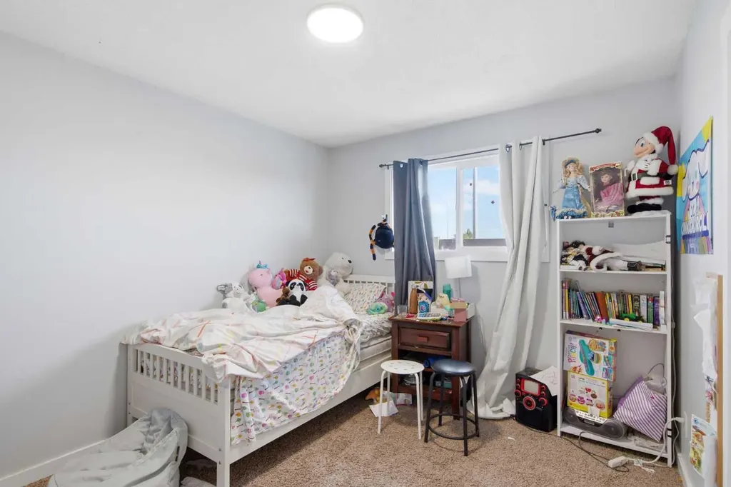 196 Gordon Drive SW Calgary AB T3E 3W6