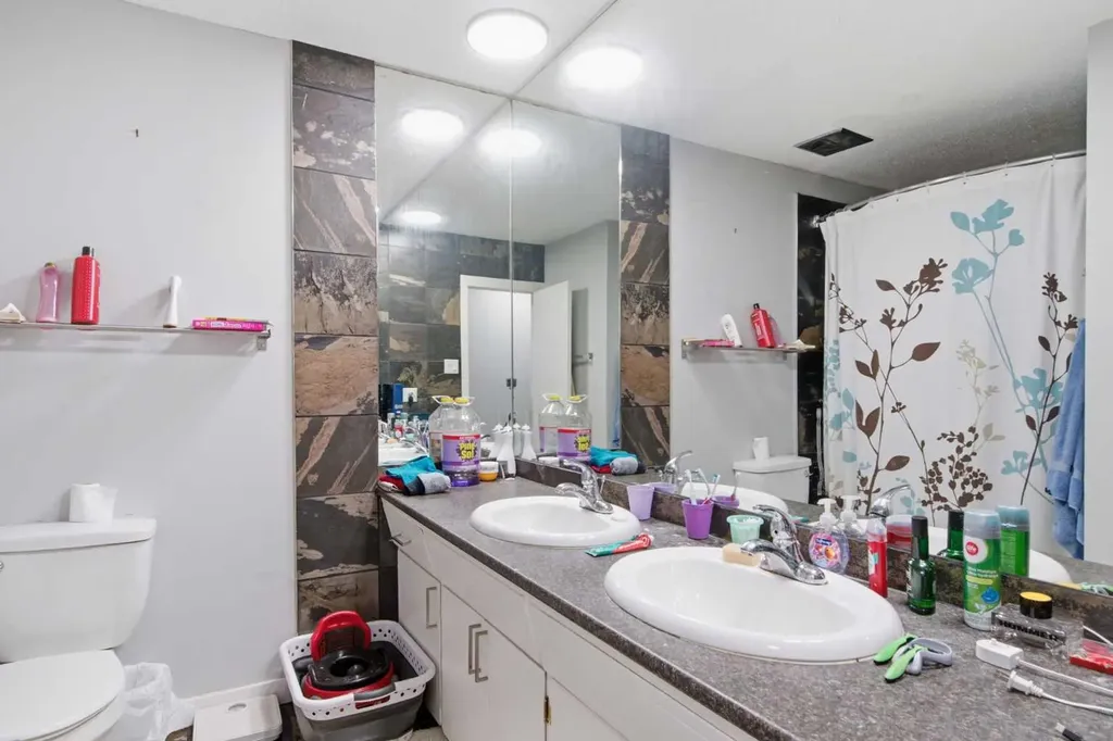 196 Gordon Drive SW Calgary AB T3E 3W6