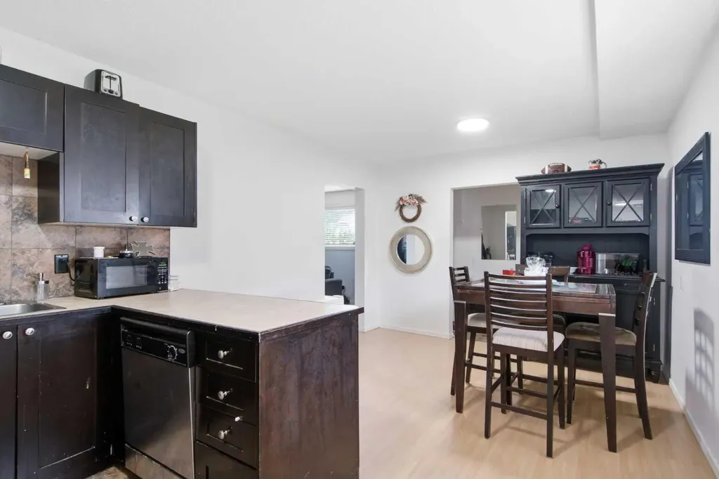 196 Gordon Drive SW Calgary AB T3E 3W6