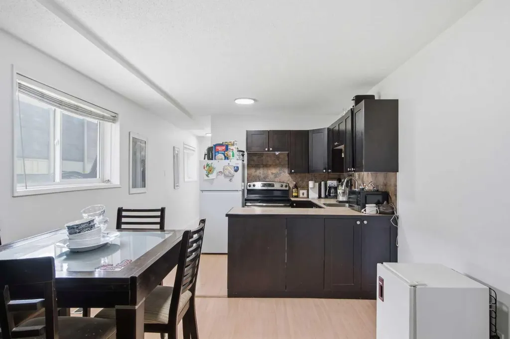 196 Gordon Drive SW Calgary AB T3E 3W6