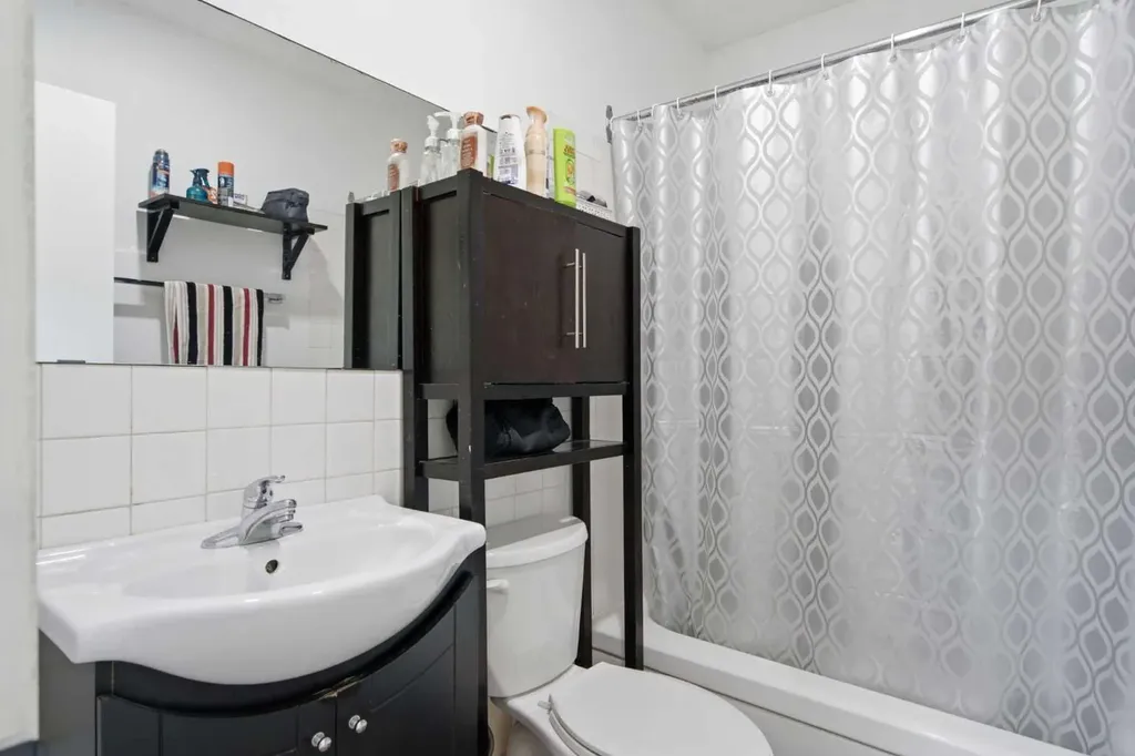 196 Gordon Drive SW Calgary AB T3E 3W6