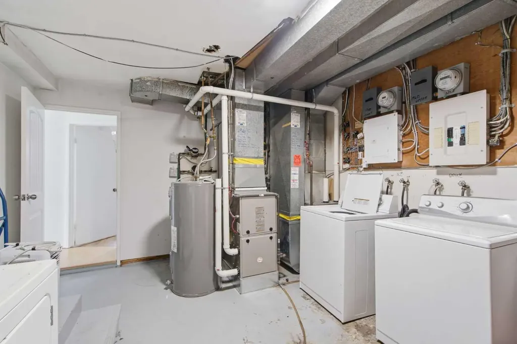 196 Gordon Drive SW Calgary AB T3E 3W6