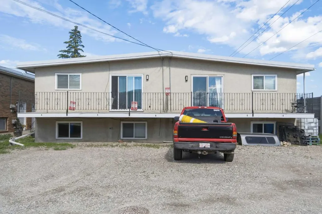 196 Gordon Drive SW Calgary AB T3E 3W6
