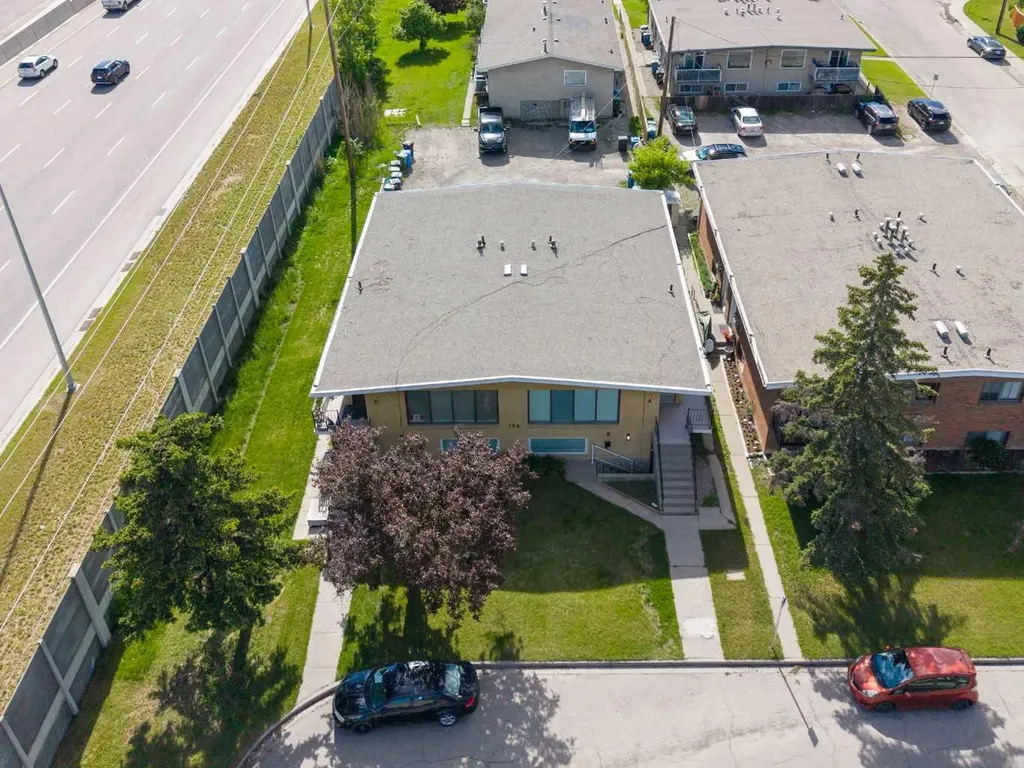 196 Gordon Drive SW Calgary AB T3E 3W6