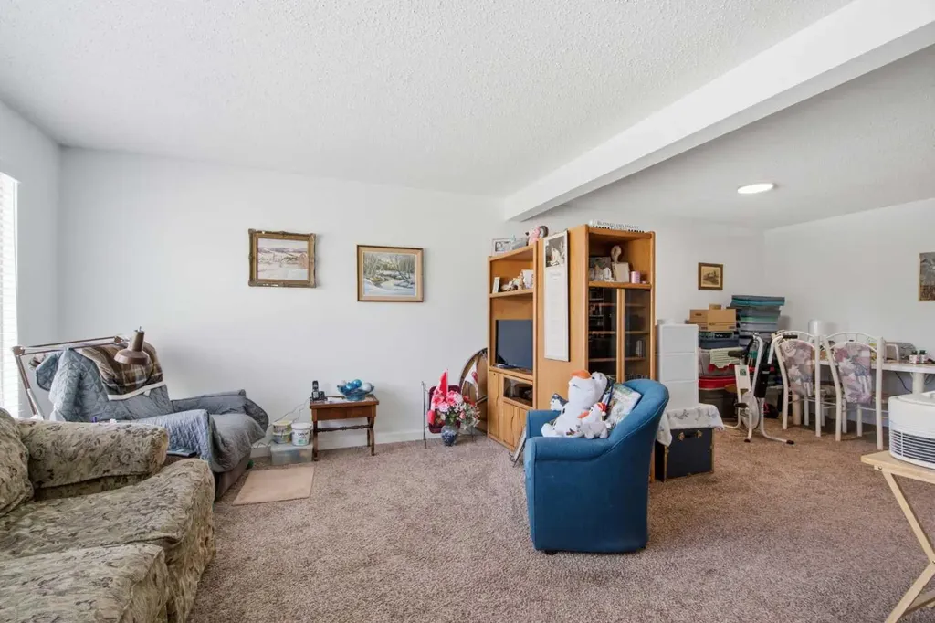 196 Gordon Drive SW Calgary AB T3E 3W6