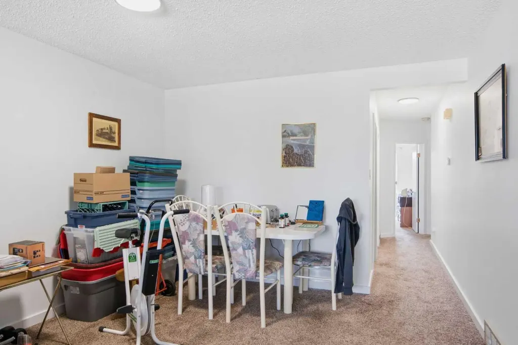 196 Gordon Drive SW Calgary AB T3E 3W6