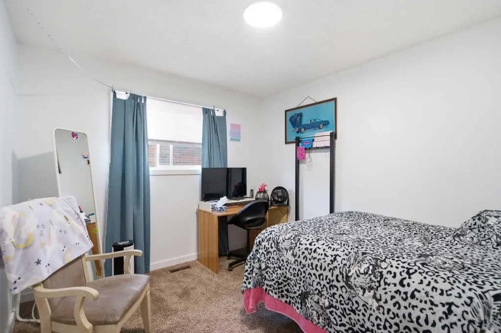 196 Gordon Drive SW Calgary AB T3E 3W6