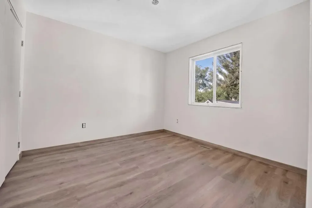 925 7 Street S Lethbridge AB T1J 2H9