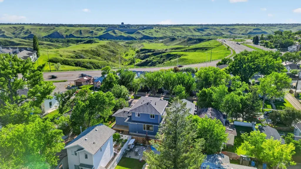 925 7 Street S Lethbridge AB T1J 2H9