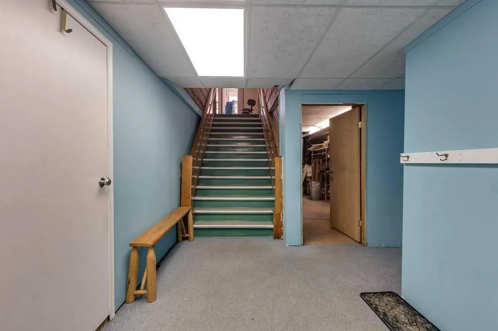 5036 50 Street Innisfail AB T4G 1S7