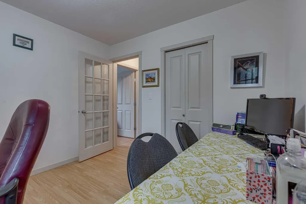 5902- 52 Avenue Stettler AB T4K 1L4