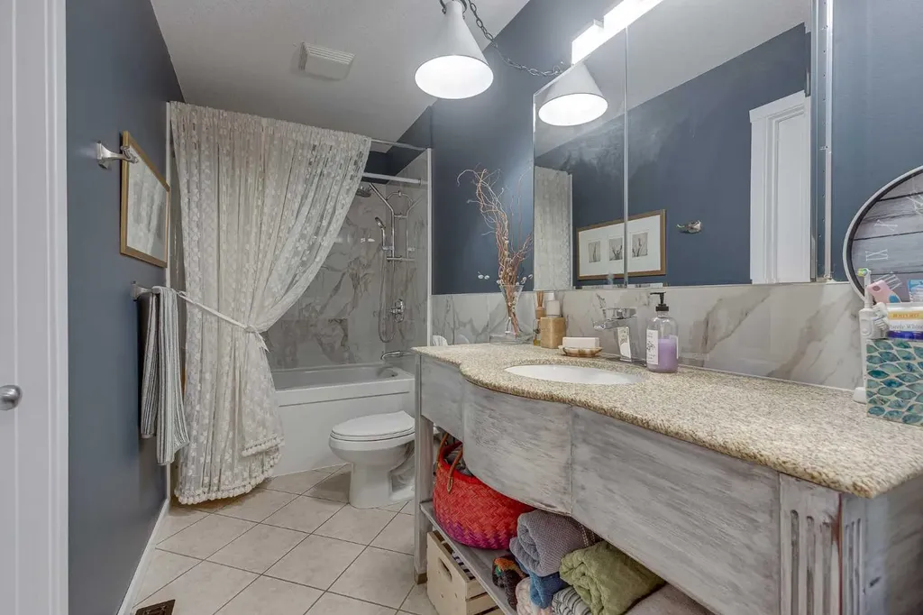5902- 52 Avenue Stettler AB T4K 1L4