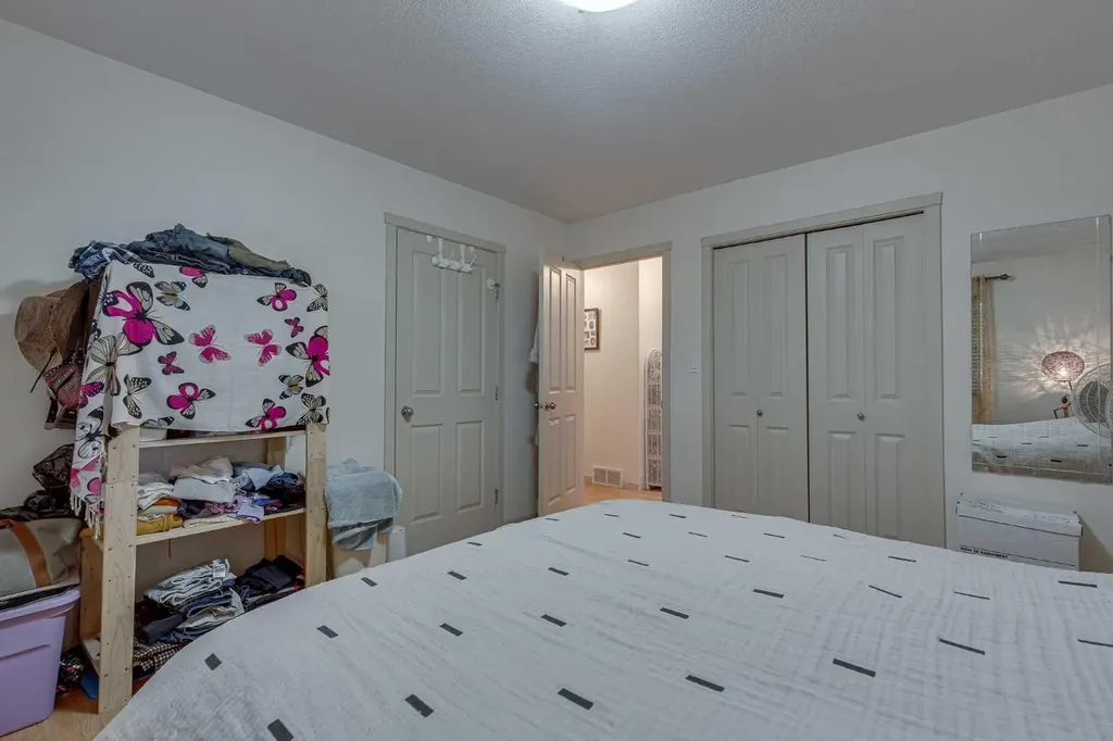 5902- 52 Avenue Stettler AB T4K 1L4