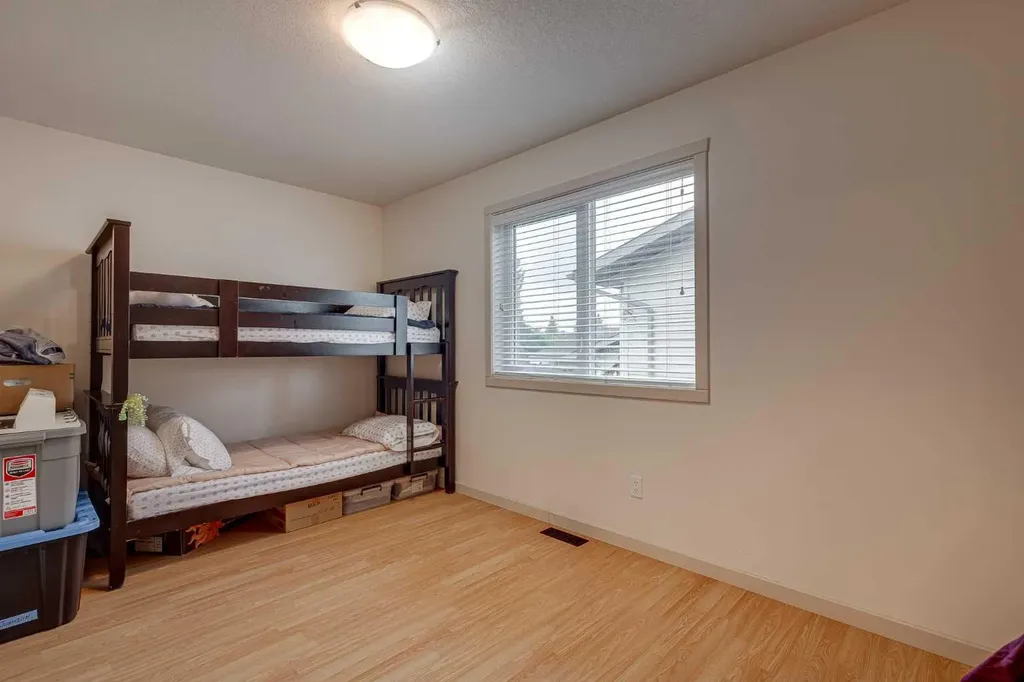 5902- 52 Avenue Stettler AB T4K 1L4
