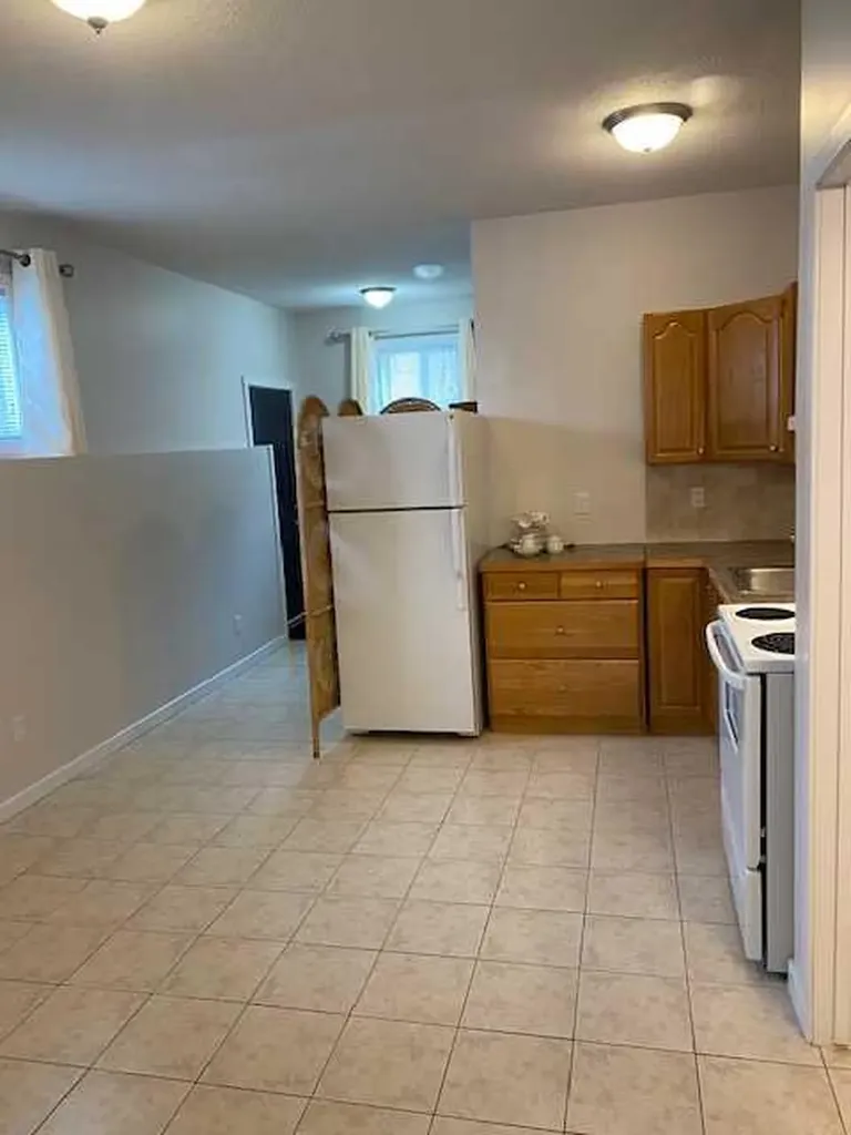 5902- 52 Avenue Stettler AB T4K 1L4