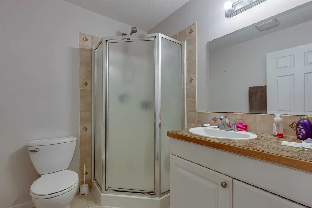 5902- 52 Avenue Stettler AB T4K 1L4