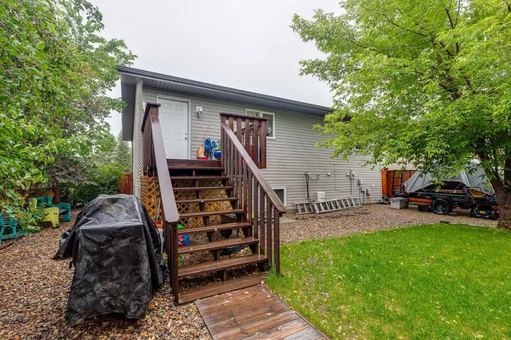 5902- 52 Avenue Stettler AB T4K 1L4