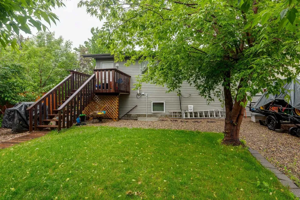 5902- 52 Avenue Stettler AB T4K 1L4