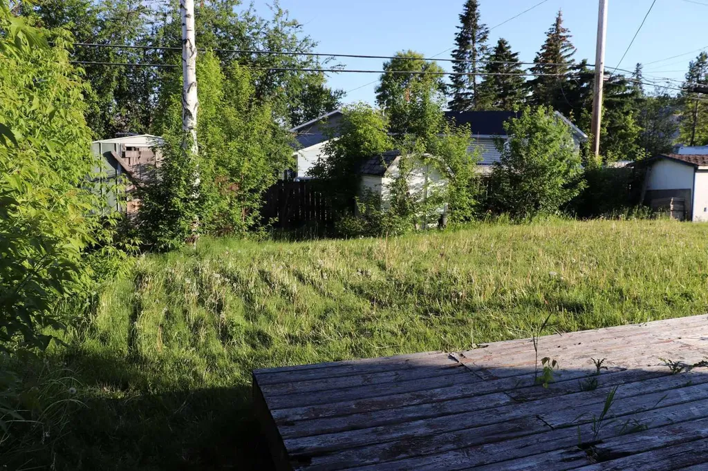 5505 13 Avenue Edson AB T7E 1H7