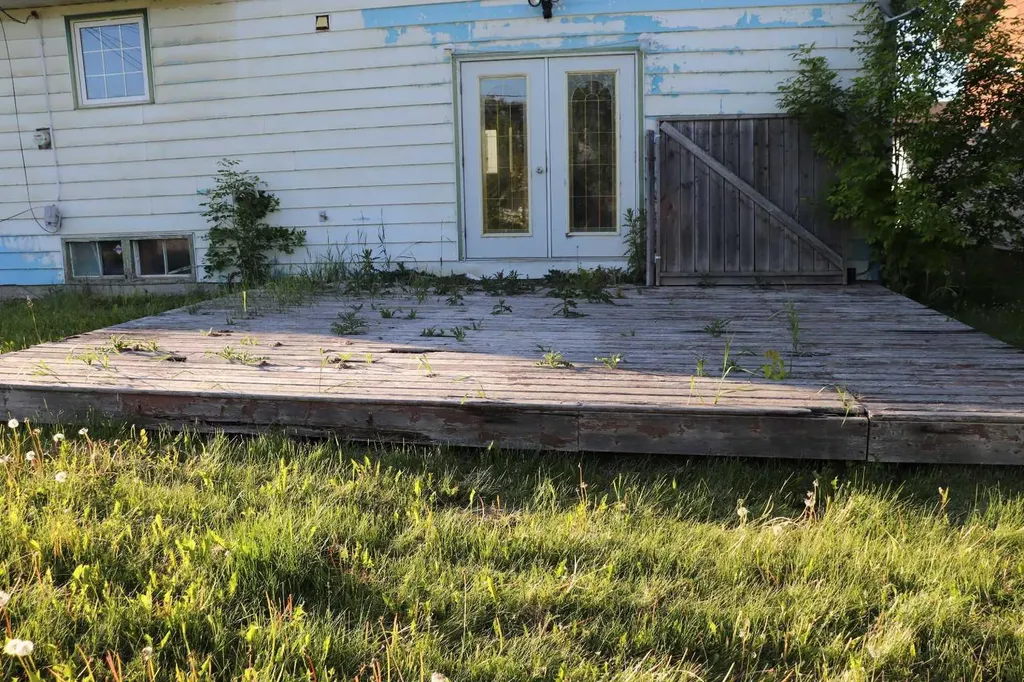 5505 13 Avenue Edson AB T7E 1H7