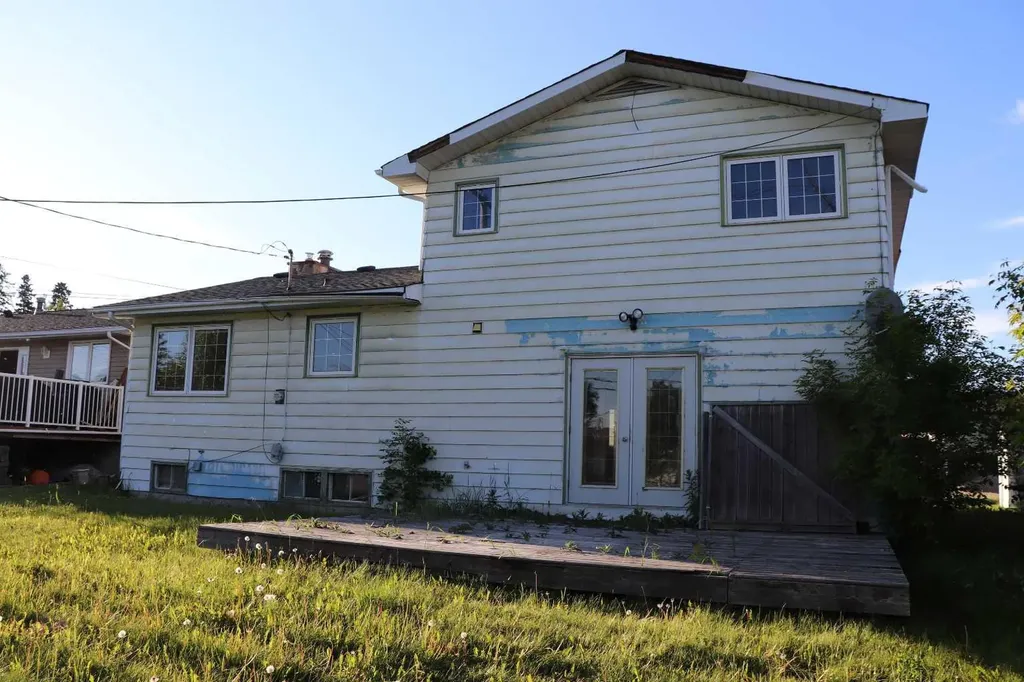 5505 13 Avenue Edson AB T7E 1H7