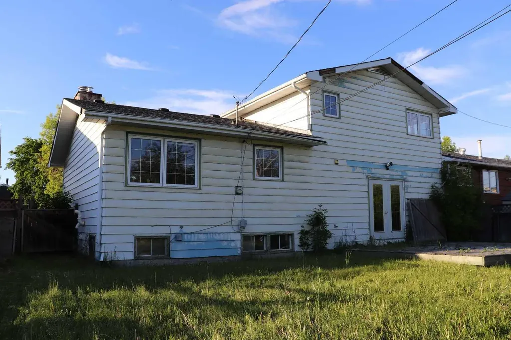 5505 13 Avenue Edson AB T7E 1H7
