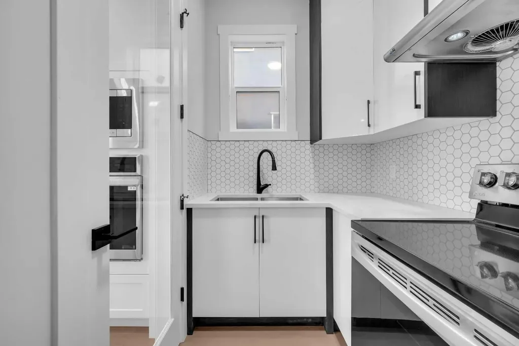 203 Kinniburgh Place Chestermere AB T1X 1Y1