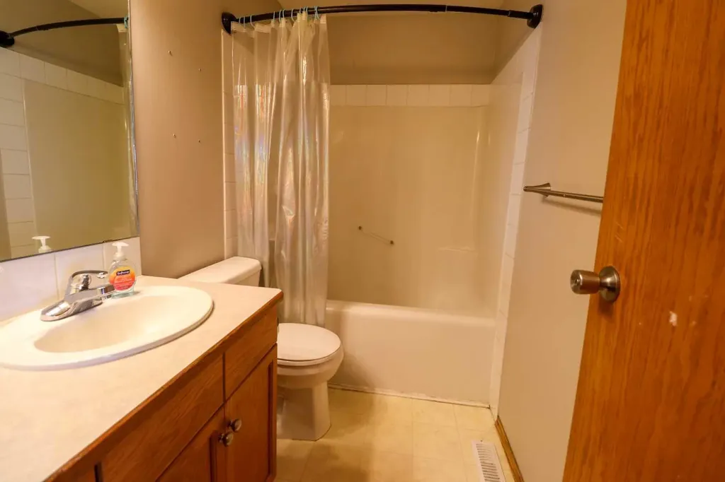 210 Chilcotin Road W Lethbridge AB T1K7N1