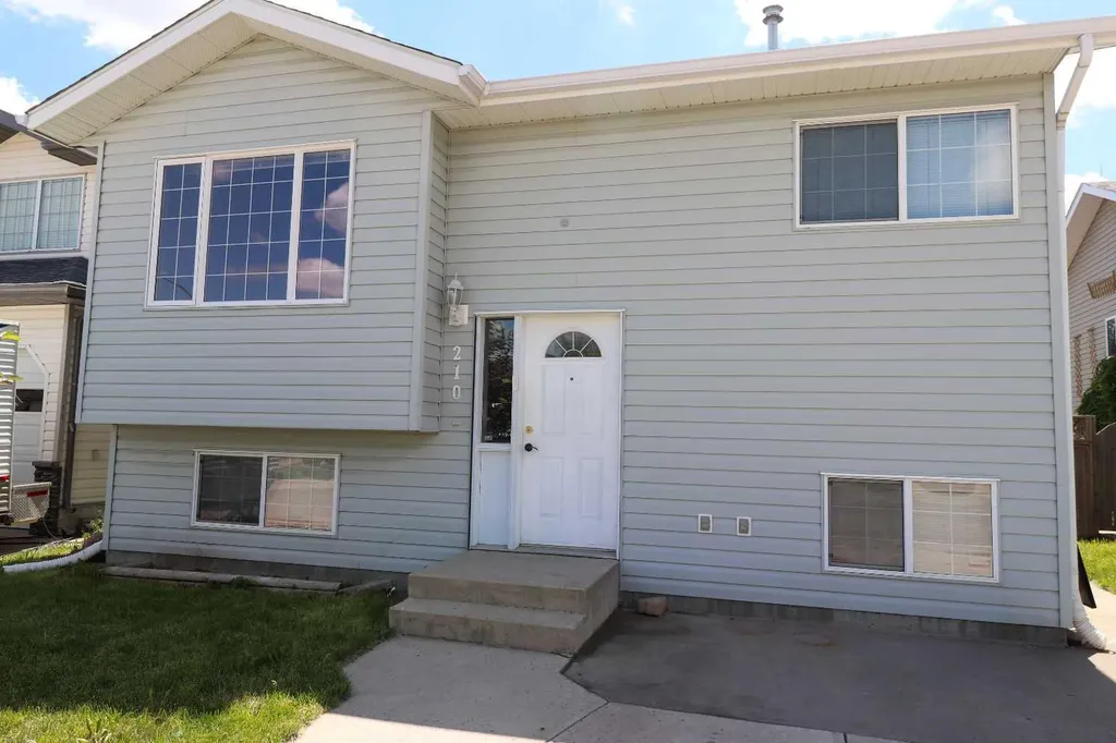 210 Chilcotin Road W Lethbridge AB T1K7N1