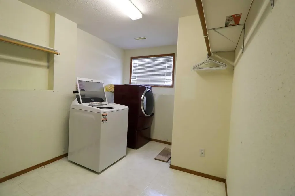210 Chilcotin Road W Lethbridge AB T1K7N1