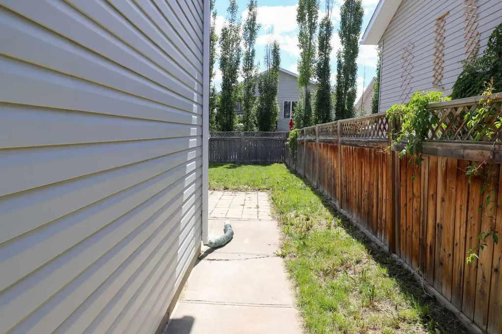 210 Chilcotin Road W Lethbridge AB T1K7N1