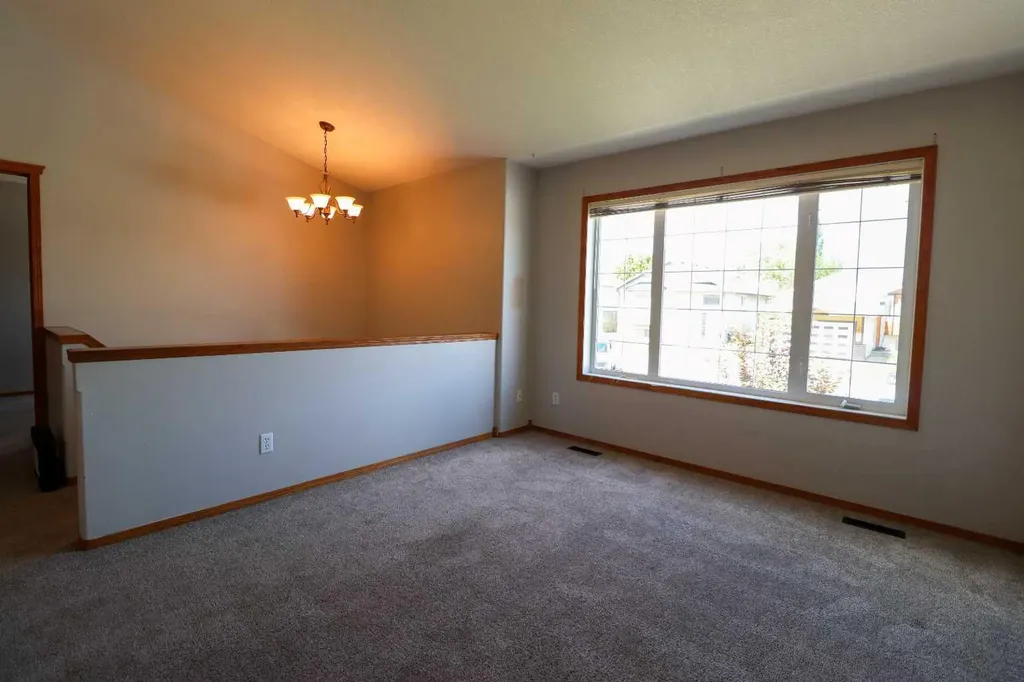 210 Chilcotin Road W Lethbridge AB T1K7N1